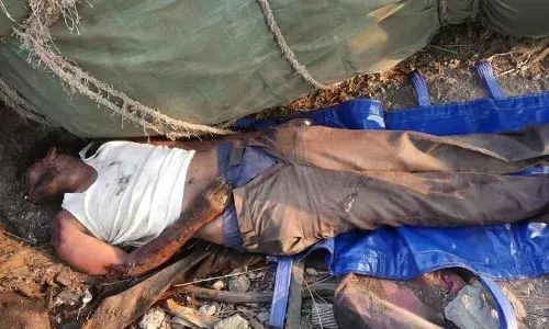 Mumbai Pune Expressway: शक्कर के बोरों के नीचे दबकर ड्राइवर की मौत