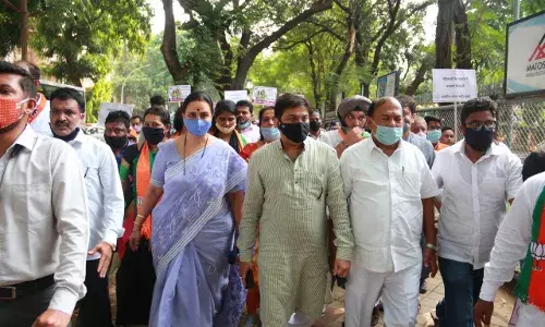 BJP के मोर्चा में गूंजे नारे.हिंसा नहीं सम्मान चाहिए जीने का अधिकार... BJP के मोर्चा में गूंजे नारे.हिंसा नहीं सम्मान चाहिए जीने का अधिकार...