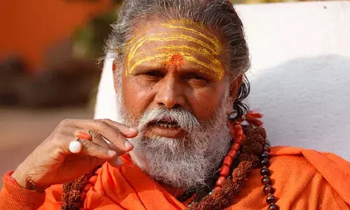 बिग बॉस पर घमासान,नरेंद्र गिरी बोले,राधे मां न तो संन्यासी है,न साध्वी