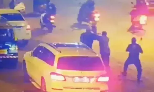 कुल्हाड़ी के दम पर व्यापारी पांडे का अपहरण,आरोपी सरोदे लड़ चुका है चुनाव कुल्हाड़ी के दम पर व्यापारी पांडे का अपहरण,आरोपी सरोदे लड़ चुका है चुनाव