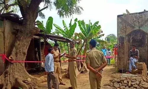 बहन से रेप भाई को कुल्हाड़ी से काटा, पुलिस ने तीन आरोपियों को अब पकड़ा