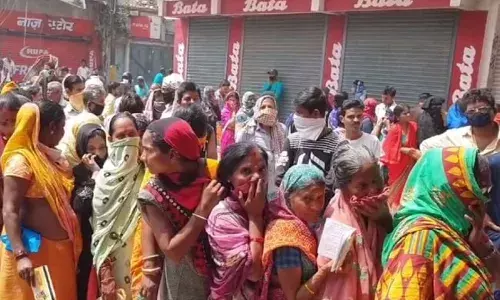 प्रधानमंत्री जन-धन योजना के खाताधारकों में आधे से अधिक महिलाएं