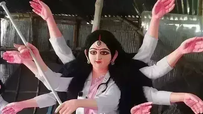 डॉक्टर की वेश में कोरोना महिषासुर का वध करेंगी मां दुर्गा डॉक्टर की वेश में कोरोना महिषासुर का वध करेंगी मां दुर्गा