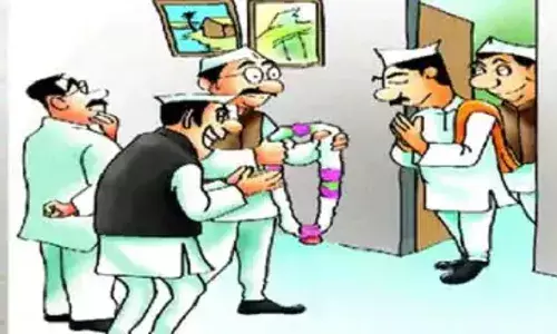 एमपी गजब है! कमल व हाथ से टकराएंगे झूला, अंगूर और आलमारी एमपी गजब है! कमल व हाथ से टकराएंगे झूला, अंगूर और आलमारी