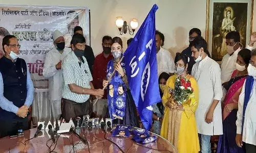 पायल घोष RPI में शामिल, रामदास आठवले ने बनाया महिला विंग का उपाध्यक्ष पायल घोष RPI में शामिल, रामदास आठवले ने बनाया महिला विंग का उपाध्यक्ष