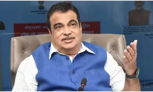 NHAI केंचुए की तरह भी नहीं कर सकते काम: नितिन गडकरी