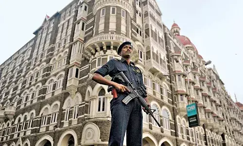 आतंकियों के निशाने पर मुंबई,एक महीने तक फ्लाइंग ऑब्जेक्ट पर लगी पाबंदी आतंकियों के निशाने पर मुंबई,एक महीने तक फ्लाइंग ऑब्जेक्ट पर लगी पाबंदी