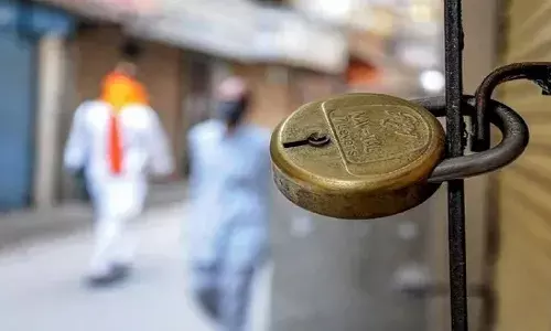 महाराष्ट्र सरकार ने 30 नवंबर तक लॉकडाउन बढ़ाया, शुरू हो सकती है लोकल