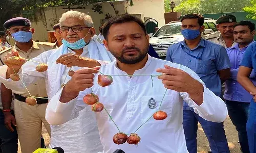 बिहार में का बा, तेजस्वी बोले-भाजपा के लिए महंगाई डायन थी,अब भौजाई है बिहार में का बा, तेजस्वी बोले-भाजपा के लिए महंगाई डायन थी,अब भौजाई है