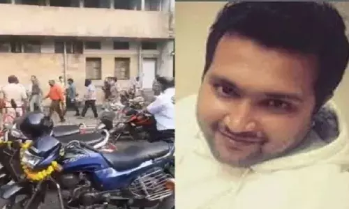 सीएम उद्धव के विरोध में पोस्ट करने की सजा,भाजपा बोली वो आतंकी है क्या? सीएम उद्धव के विरोध में पोस्ट करने की सजा,भाजपा बोली वो आतंकी है क्या?