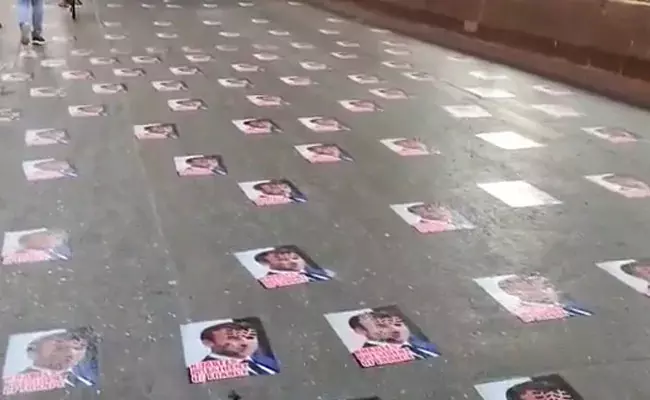 फ्रांस के राष्ट्रपति के पोस्टर सड़कों पर चिपकाए जाने पर जांच में जुटी मुंबई पुलिस