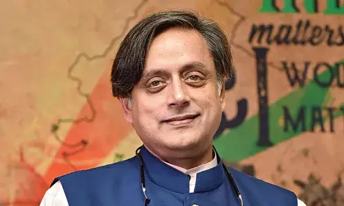 शशि थरूर क्यों बोले, भाजपा बनने के चक्कर में खत्म हो जायेगी कांग्रेस?