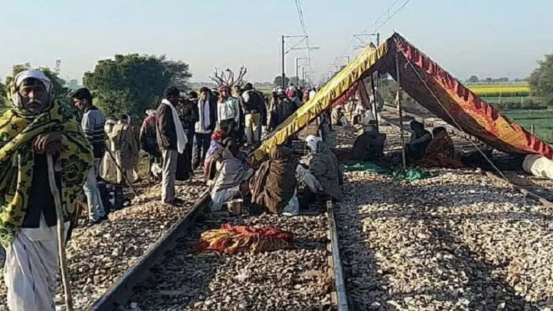 राजस्थान में सुलगी गुर्जर आंदोलन की आग, दिल्ली-मुंबई के ट्रेनों पर असर