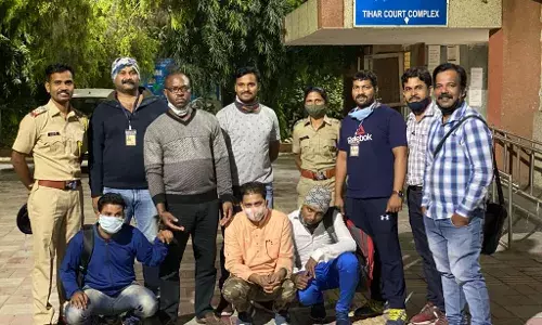 मुंबई में Facebook पर दोस्ती, फिर 39 लाख की धोखाधड़ी, सात लोग गिरफ्तार मुंबई में Facebook पर दोस्ती, फिर 39 लाख की धोखाधड़ी, सात लोग गिरफ्तार