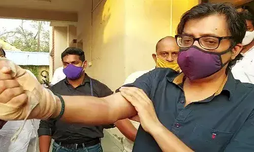 अर्नब गोस्वामी को जेल या मिलेगी बेल? कोविड सेंटर में गुजारी रात अर्नब गोस्वामी को जेल या मिलेगी बेल? कोविड सेंटर में गुजारी रात