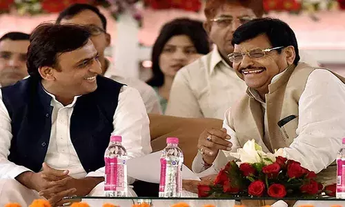 Uttar Pradesh दुश्मनी भुलाएंगे, क्यों भाई चाचा, हां भतीजा! Uttar Pradesh दुश्मनी भुलाएंगे, क्यों भाई चाचा, हां भतीजा!