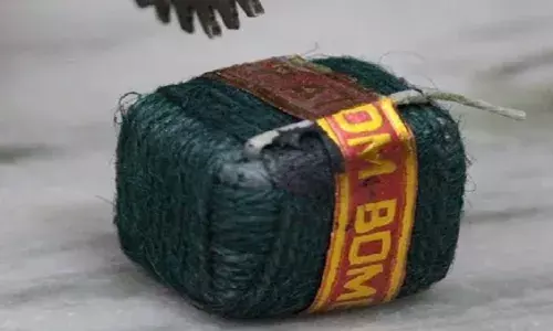 पहले प्रेमिका को चाकू मारा, फिर मुंह में सुतली बम फोड़ा, वजह यह थी पहले प्रेमिका को चाकू मारा, फिर मुंह में सुतली बम फोड़ा, वजह यह थी