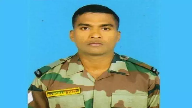 महाराष्ट्र ने एक और बेटे को खोया, पाक की गोलाबारी में संग्राम पाटिल शहीद महाराष्ट्र ने एक और बेटे को खोया, पाक की गोलाबारी में संग्राम पाटिल शहीद
