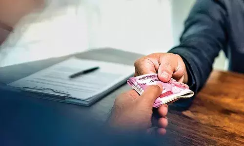 क्या भारत से कभी खत्म नहीं होगा करप्शन? रिश्वतखोरी के ये आंकड़े देख शर्म से झूक जाएंगी आंखें क्या भारत से कभी खत्म नहीं होगा करप्शन? रिश्वतखोरी के ये आंकड़े देख शर्म से झूक जाएंगी आंखें