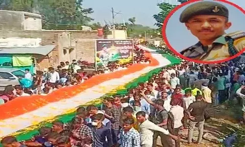 जलगांव में हुआ शहीद यश का अंतिम संस्कार,सड़कों के किनारे खड़े लोग रोते रहे