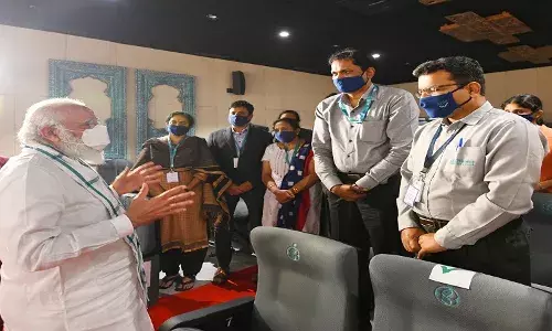 PM मोदी ने अहमदाबाद, हैदराबाद और पुणे में देखी वैक्सीन बनाने की तैयारी PM मोदी ने अहमदाबाद, हैदराबाद और पुणे में देखी वैक्सीन बनाने की तैयारी