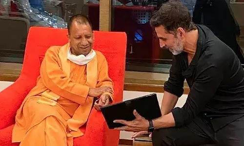योगी पर राउत का तंज, साधु महाराज के लिए अक्षय कुमार आम की टोकरी ले गए होंगे... योगी पर राउत का तंज, साधु महाराज के लिए अक्षय कुमार आम की टोकरी ले गए होंगे...