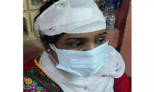 मास्क लगाने को कहा,तो महिलाओं ने BMC कर्मचारी की पिटाई कर दी मास्क लगाने को कहा,तो महिलाओं ने BMC कर्मचारी की पिटाई कर दी