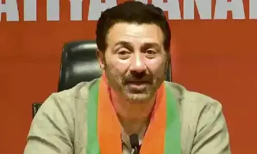 किसान आंदोलन पर भाजपा सांसद सनी देओल का ट्वीट, सोशल मीडिया पर मचा तहलका किसान आंदोलन पर भाजपा सांसद सनी देओल का ट्वीट, सोशल मीडिया पर मचा तहलका