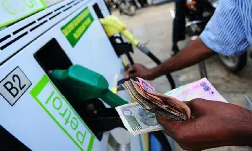 पेट्रोल और डीजल के दाम बढ़े, मुंबई में पेट्रोल 90 के पार