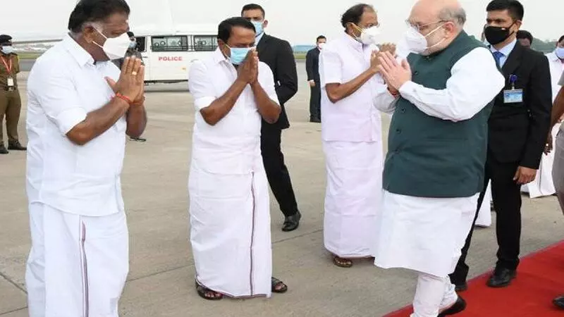 बदल रही है तमिलनाडु की राजनीति, रजनीकांत व कमल हासन पर नजर