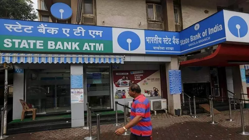 बिना डेबिट कार्ड के भी निकाल सकते हैं SBI बैंक के ATM से पैसा