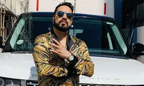 पंजाबी सिंगर मीका सिंह ने किसानों को दिया संदेश कहा- बहकावे में न आए और आंदोलन को जारी रखें पंजाबी सिंगर मीका सिंह ने किसानों को दिया संदेश कहा- बहकावे में न आए और आंदोलन को जारी रखें