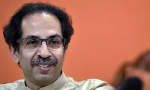 सीएम ने सिंहासन पर बैठने से किया इनकार,सोशल मीडिया पर हो रही तारीफ सीएम ने सिंहासन पर बैठने से किया इनकार,सोशल मीडिया पर हो रही तारीफ