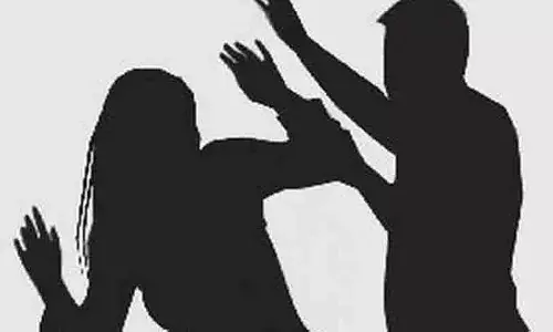 कोरोना काल में महाराष्ट्र,कर्नाटक सहित इन राज्यों में महिलाओं पर बढ़े जुल्म