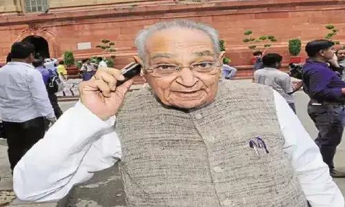 पत्रकारिता से राजनीति: मोतीलाल वोरा का निधन, कल ही मनाया था जन्मदिन