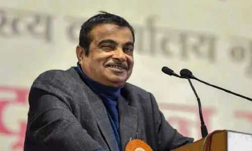 एक जनवरी से सभी वाहनों के लिए फास्टैग अनिवार्य: नितिन गडकरी एक जनवरी से सभी वाहनों के लिए फास्टैग अनिवार्य: नितिन गडकरी