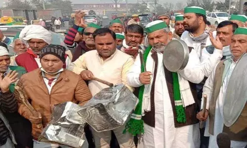 किसानों ने थाली बजाकर मन की बात का किया विरोध,ठंड से दो किसानों की मौत