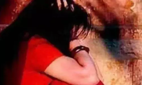 दिल्ली से मुंबई घूमने आई युवती से ऑटोरिक्शा चालक ने किया बलात्कार