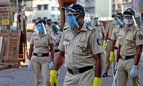 नए साल पर कोरोना का साया,मुंबई में 45 हजार पुलिसकर्मी होंगे तैनात नए साल पर कोरोना का साया,मुंबई में 45 हजार पुलिसकर्मी होंगे तैनात