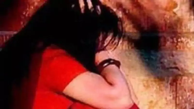 दिल्ली से मुंबई घूमने आई युवती से ऑटोरिक्शा चालक ने किया बलात्कार