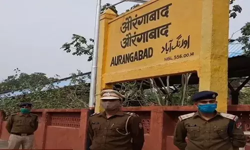 Maharashtra औरंगाबाद या संभाजी नगर माहौल गरमाया,बोर्ड के पास पुलिस का कड़ा पहरा Maharashtra औरंगाबाद या संभाजी नगर माहौल गरमाया,बोर्ड के पास पुलिस का कड़ा पहरा