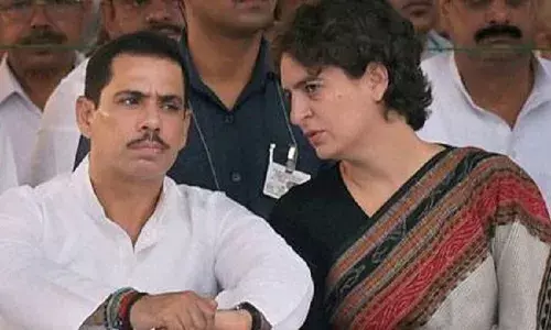 रॉबर्ट वाड्रा राजनीति में लगाएंगे छलांग, कहा- सरकार मुझे पंचिंग बैग समझ रही रॉबर्ट वाड्रा राजनीति में लगाएंगे छलांग, कहा- सरकार मुझे पंचिंग बैग समझ रही