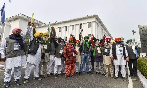 बैठक फिर बेनतीजा:किसानों को मिल रही है बस तारीख पे तारीख, मरेंगे या जीतेंगे