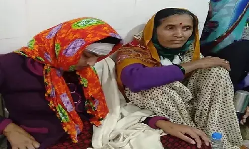 भंडारा: जिगर के टुकड़े को याद कर बिलख रही हैं मां,कोई दिलासा भी दे तो कैसे? भंडारा: जिगर के टुकड़े को याद कर बिलख रही हैं मां,कोई दिलासा भी दे तो कैसे?
