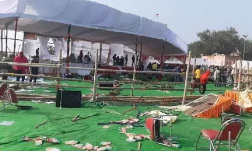 सीएम खट्टर का मंच तोड़ा,किसानों पर लाठीचार्ज आंसू गैस छोड़े, विपक्ष का हमला,तो ये हरियाणा की जनरल डायर सरकार सीएम खट्टर का मंच तोड़ा,किसानों पर लाठीचार्ज आंसू गैस छोड़े, विपक्ष का हमला,तो ये हरियाणा की जनरल डायर सरकार