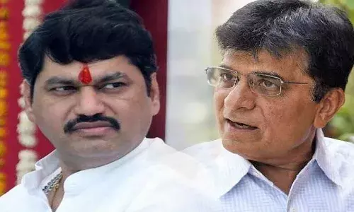 खतरे में धनंजय मुंडे का मंत्री पद,सोमैया का हमला,मंत्री पद छोड़ो खतरे में धनंजय मुंडे का मंत्री पद,सोमैया का हमला,मंत्री पद छोड़ो