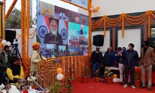 Train:वाराणसी से स्टेच्यू ऑफ यूनिटी को जोड़ेगी ये ट्रेन, PM मोदी ने दिखाई हरी झंडी Train:वाराणसी से स्टेच्यू ऑफ यूनिटी को जोड़ेगी ये ट्रेन, PM मोदी ने दिखाई हरी झंडी