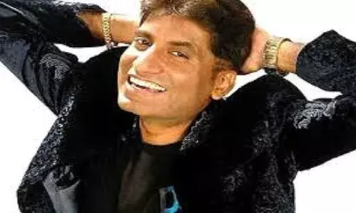 कॉमेडियन राजू श्रीवास्तव गजोधर भैया ने सैफ पर मचाया तांडव, वीडियो वायरल होने पर मचा बवाल कॉमेडियन राजू श्रीवास्तव गजोधर भैया ने सैफ पर मचाया तांडव, वीडियो वायरल होने पर मचा बवाल