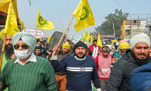 बात नहीं बनी तो 26 को आएगी सुनामी, कृषि कानूनों को रोकने तैयार हुई सरकार, 22 को किसान देंगे जवाब बात नहीं बनी तो 26 को आएगी सुनामी, कृषि कानूनों को रोकने तैयार हुई सरकार, 22 को किसान देंगे जवाब