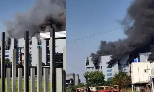Serum Institute की नई इमारत में लगी आग,कोविशील्ड सुरक्षित Serum Institute की नई इमारत में लगी आग,कोविशील्ड सुरक्षित